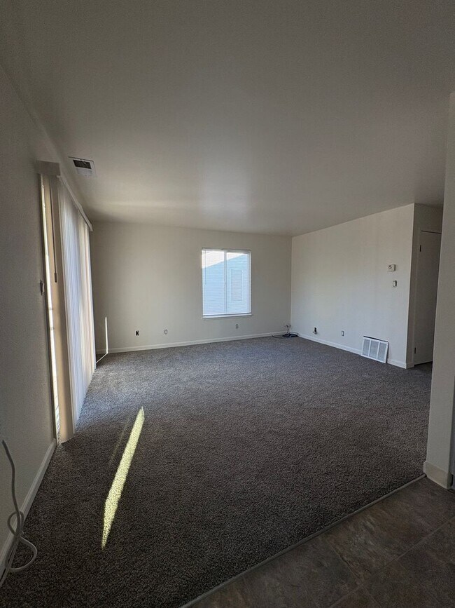 Foto del edificio - One Bedroom at Carson Park Condominiums