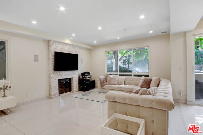 Building Photo - 11921 Dorothy St