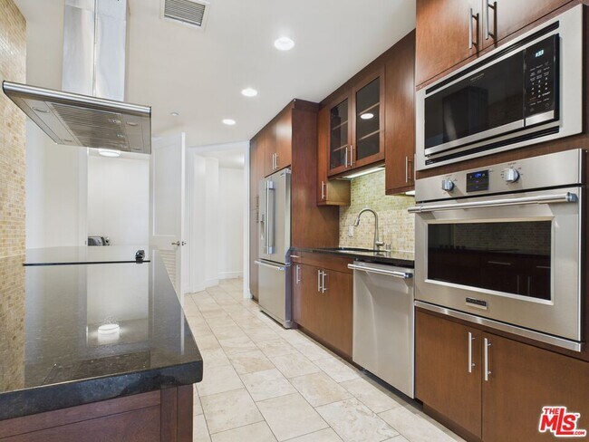 Foto del edificio - 10700 Wilshire Blvd