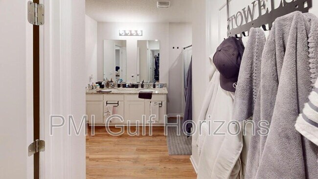 Foto del edificio - 6347 Burrow Ln