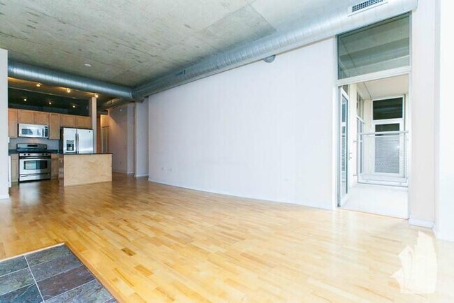 Building Photo - Stunning two-bedroom, two-bathroom apartme...