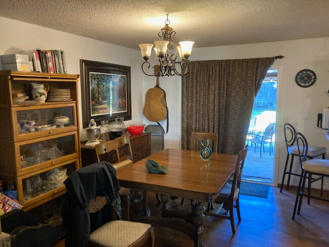 Foto del edificio - 8831 Debra Ave