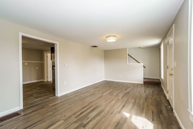 Foto del edificio - 833 Clardendon Avenue: Front