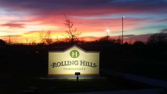 Foto del edificio - Rolling Hills Townhomes