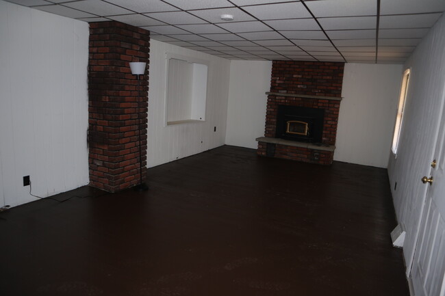Building Photo - 214 California Rd