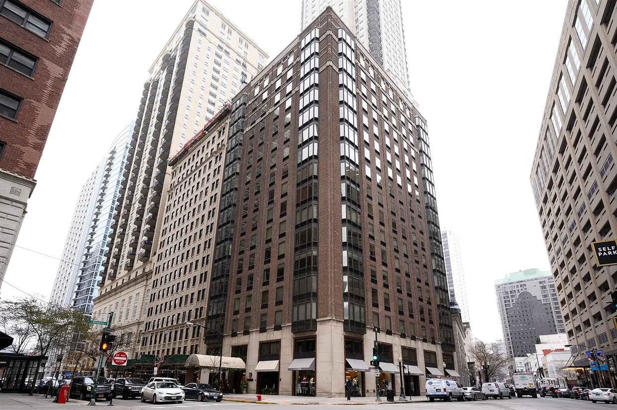 Foto principal - 40 E Delaware Pl