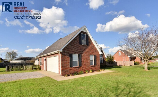 Building Photo - Beautiful Christiana home for lease! 3BR/2BA one-level brick home 2 car garage, just 1 mi. from I...