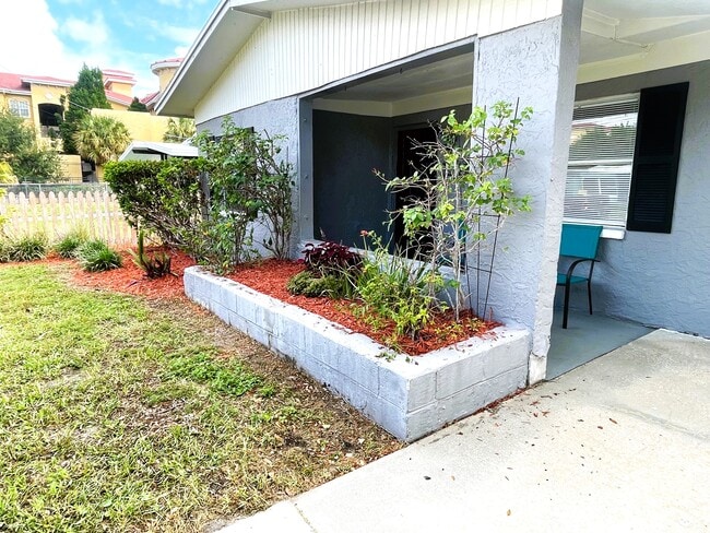 landscaping - 6604 S Mascotte St
