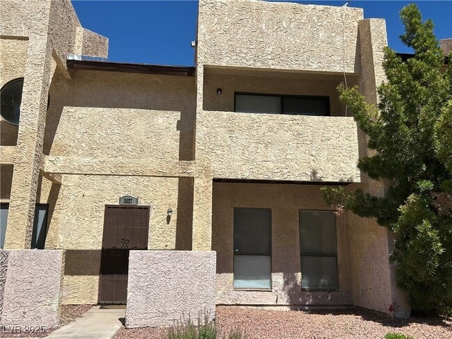 Building Photo - 3937 S Torrey Pines Dr