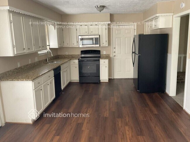 Building Photo - 325 Maple Ln