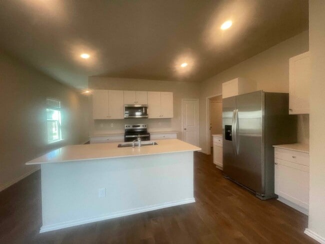 Building Photo - 5918 Chester Downs
