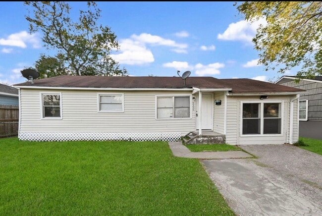 Building Photo - 9306 Chesterfield Dr
