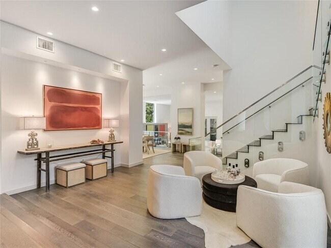 Foto del edificio - 1107 W 31st St