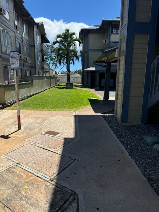 Building Photo - Sunrise Townhouse Available Now