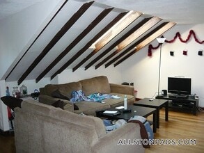 Building Photo - 26 Greylock Rd