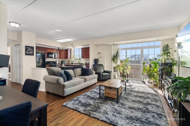 Building Photo - 238 E Irving Park Rd