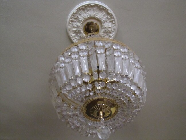 Chandelier in living room - 49 N 20th St