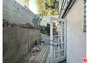 Building Photo - 1145 Larrabee St