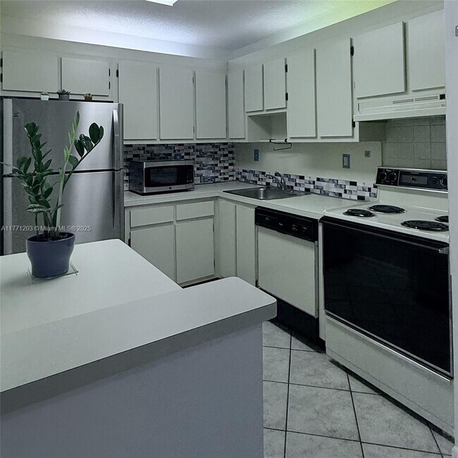 Foto del edificio - 4760 NW 102nd Ave
