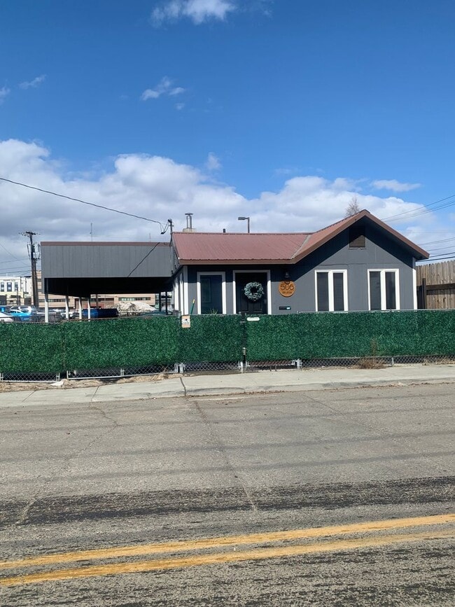 Building Photo - 506 8th Ave