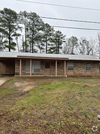 Building Photo - 303 Hickory St