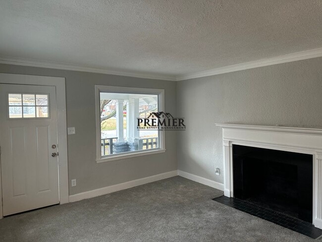 Building Photo - 1702 E 72nd St