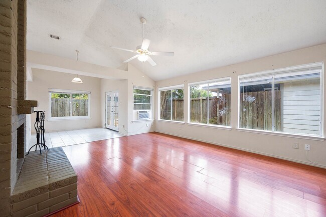 Foto del edificio - 11918 Westwold Dr