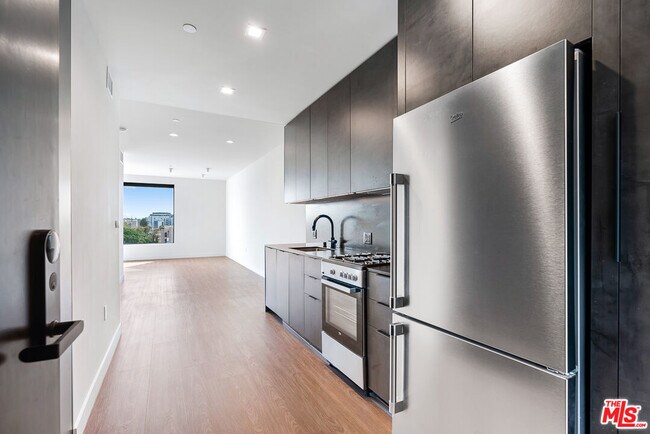 Foto del edificio - 3667 Keystone Av