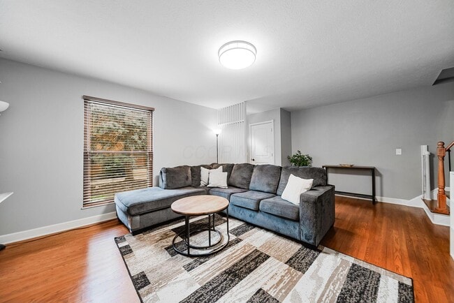 Foto del edificio - 1906 Willoway Cir S