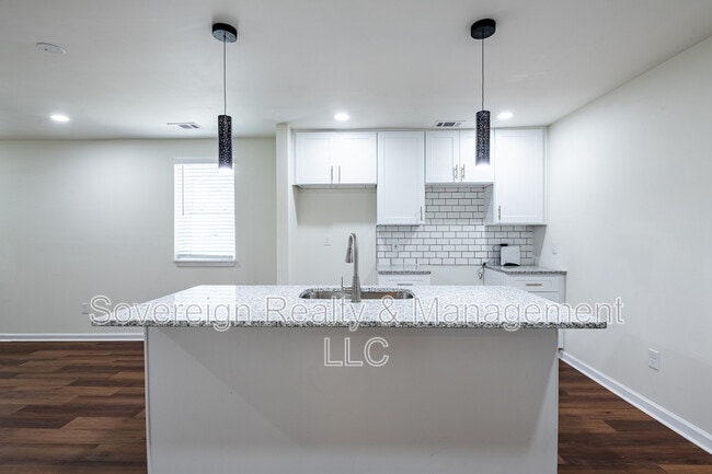 Building Photo - 452 Paines Ave NW