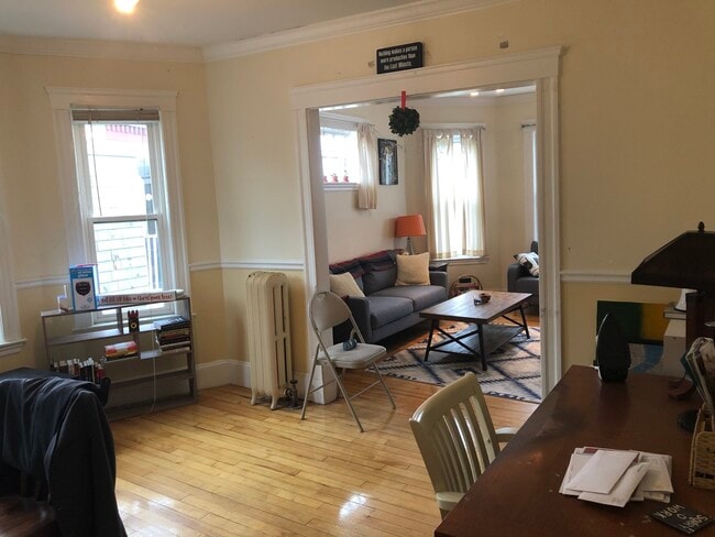 Building Photo - 21 Lewis St