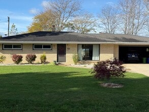 Building Photo - 205 N Fairway Dr