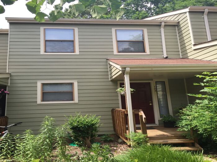 Photo - 104 Cedarwood Ln