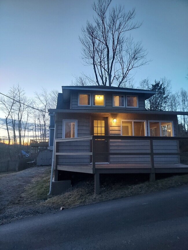 Building Photo - 271 Stone Ln