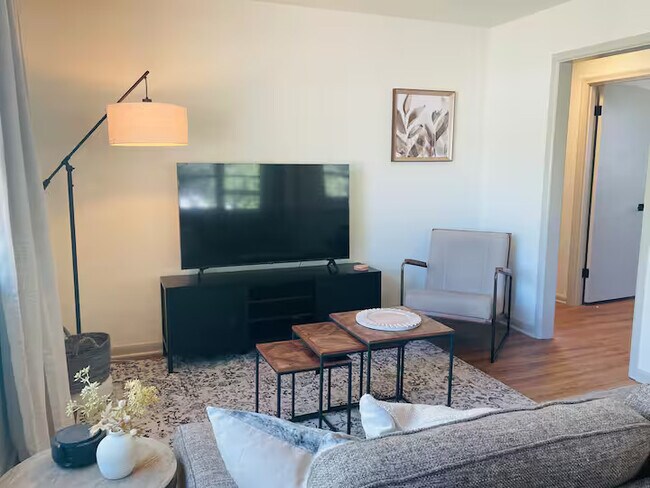 Foto del edificio - 2429 W Saint Vrain St