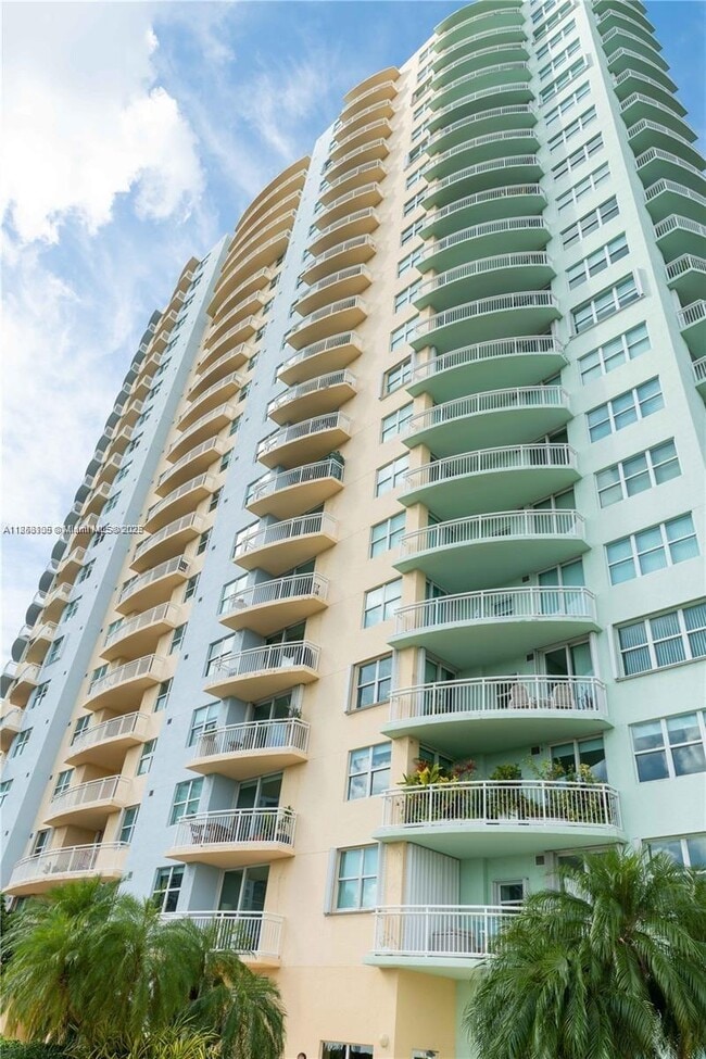 Foto del edificio - 2475 Brickell Ave