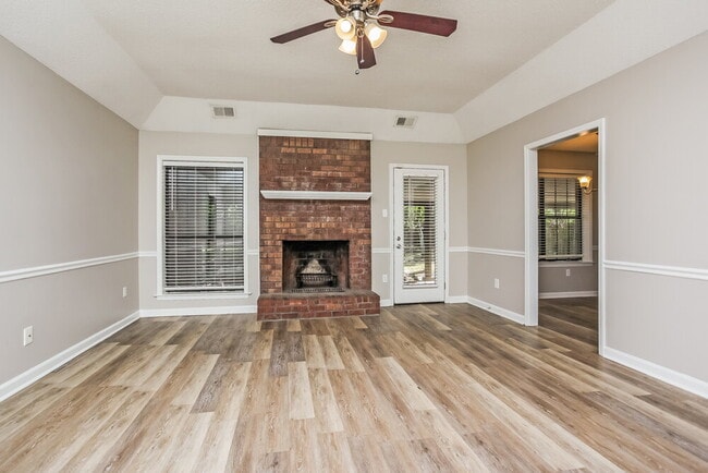 Building Photo - 5044 Brooksbank Cove S