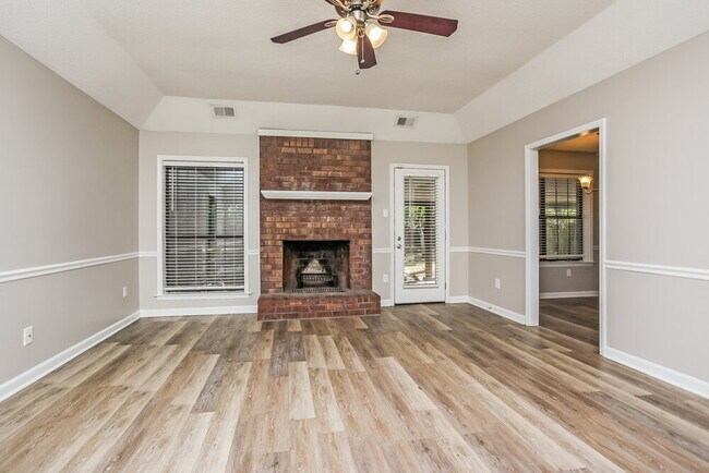 Foto del edificio - 5044 Brooksbank Cove S