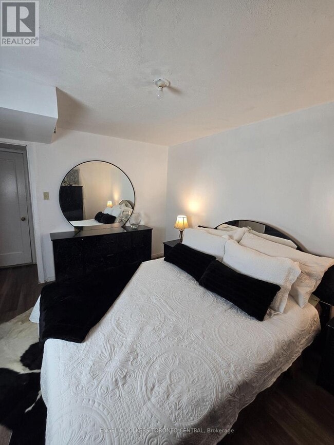 Building Photo - 9 Shademaster Ct