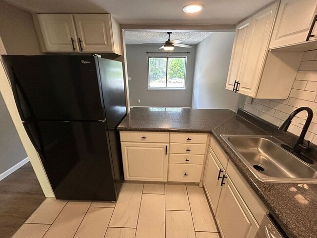 Building Photo - 526 Granite Ridge Pl