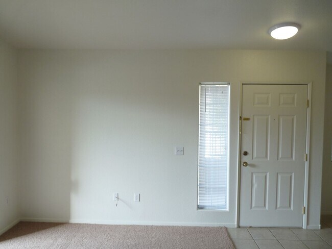 Building Photo - 2nd floor unit in gated community with pool