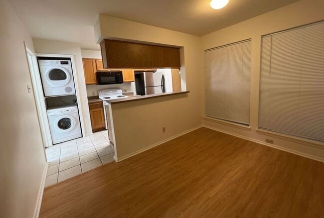 Building Photo - 3115 Helms St