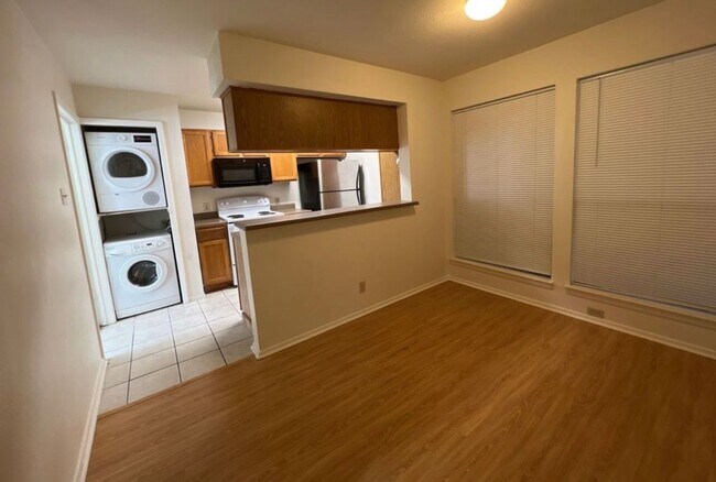 Foto del edificio - 3115 Helms St