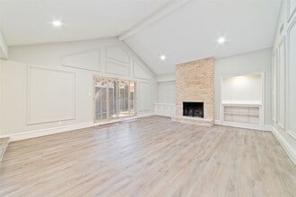 Building Photo - 154 Old Bridge Lake St