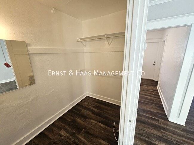 Building Photo - 1306 E Hellman St