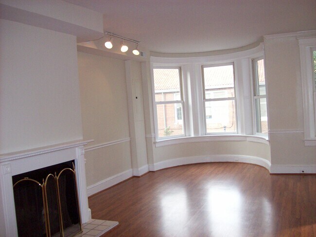 Foto del edificio - 1726 Newton St NW