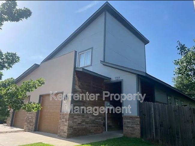 Photo - 727 NE 5th St Apartment