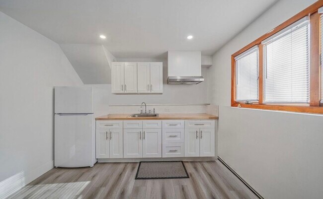 Foto del edificio - 74 Hempstead Dr