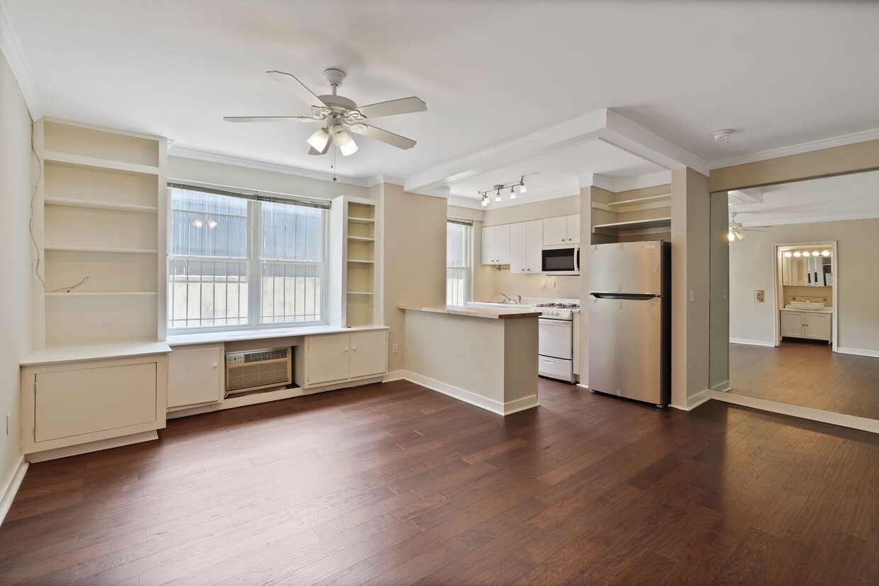 Primary Photo - West End/Dupont Efficiency w/ Rooftop, Wal...