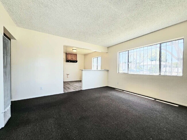 Building Photo - Charming and affordable 2-bedroom, 1-bath ...
